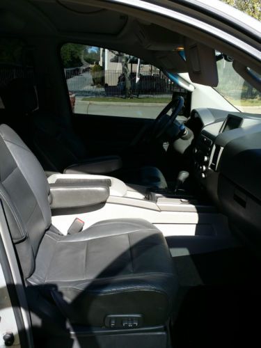 2004 Nissan Pathfinder Armada LE Sport Utility 4-Door 5.6L Navigation, image 13