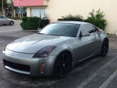 2004 nissan 350z touring coupe 2-door 3.5l 6 speed manual