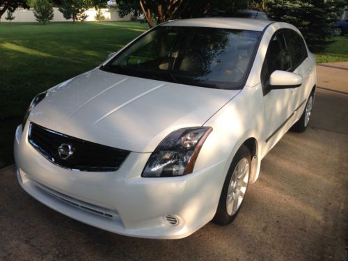 Nissan sentra 2.0 2010 auto  63k pearl white ,very nice and clean , no reserve