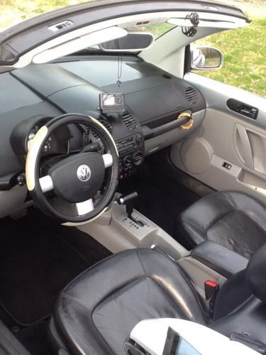 2003 Volkswagen New Beetle Convertible Reflex Silver w/ Black & Grey Interior, image 3