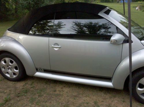 2003 Volkswagen New Beetle Convertible Reflex Silver w/ Black & Grey Interior, image 5