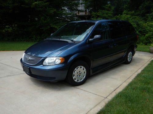 No reserve!  chrysler town &amp; country wheelchair handicap by rollx fully lowered