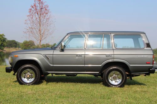1988 Toyota Land Cruiser Base Sport Utility 4-Door 4.0L (FJ62), image 3