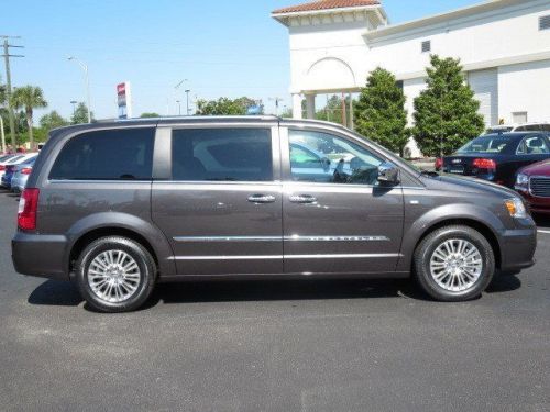 2014 chrysler town & country touring l