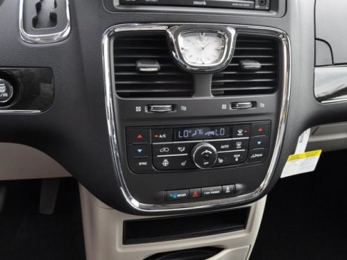 2014 chrysler town & country touring-l