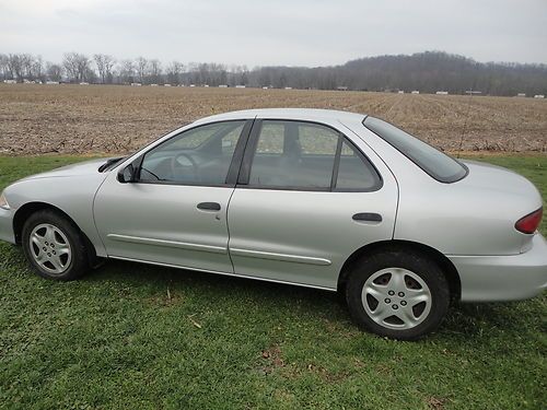 2002 chevrolet cavalier base sedan 4-door 2.2l