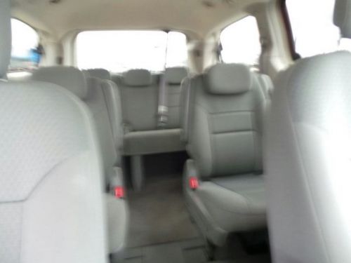 2010 chrysler town & country lx