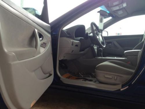 2010 Toyota Camry LE, image 2