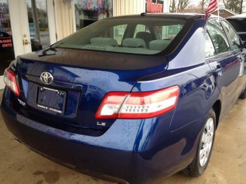 2010 Toyota Camry LE, image 3