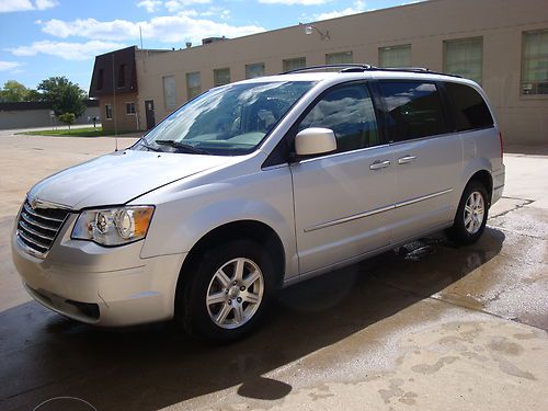 2009,chrysler,town &amp; country,salvage,wrecked,repairable,caravan,minivan,damaged