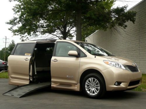 Braunability handicap wheelchair access side ramp rampvan xle nav sunroof 593mi