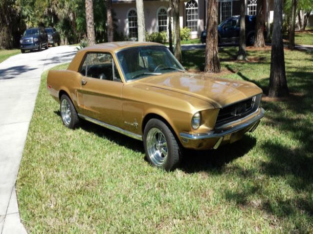 Ford mustang hardtop coupe