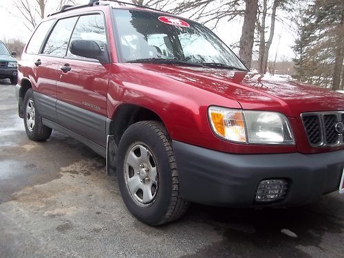 Forester awd : red beauty :  clean  :  sharp  :  runs &amp; looks great!  4-cyl auto