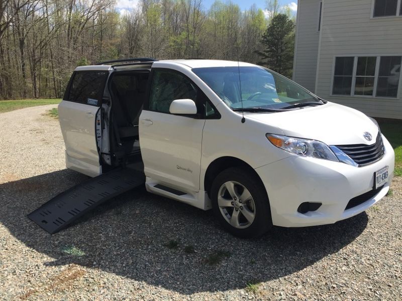 2013 toyota sienna le