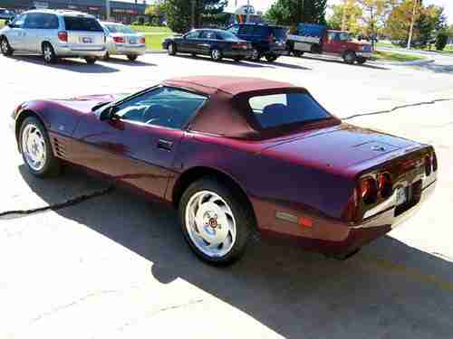 1993 40th anniversary edition ruby red corvette convertible, image 3