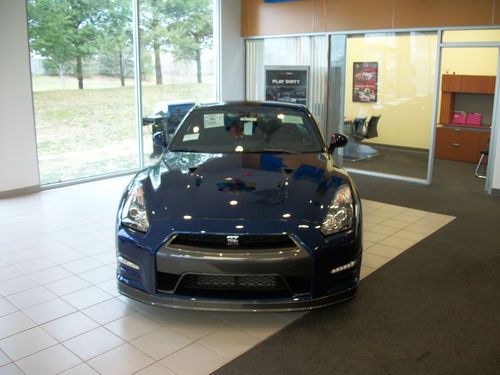 2014 nissan gtr premium deep blue pearl