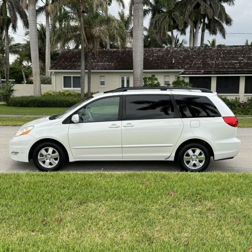 2010 Toyota Sienna XLE CLEAN CARFAX NON SMOKER LOW MILES HONDA, US $12,999.00, image 3