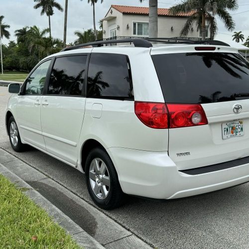 2010 Toyota Sienna XLE CLEAN CARFAX NON SMOKER LOW MILES HONDA, US $12,999.00, image 5