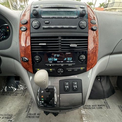 2010 Toyota Sienna XLE CLEAN CARFAX NON SMOKER LOW MILES HONDA, US $12,999.00, image 27