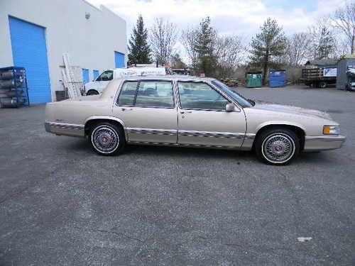 1993 cadillac deville base sedan 4-door 4.9l llow milage one owner clean no rust