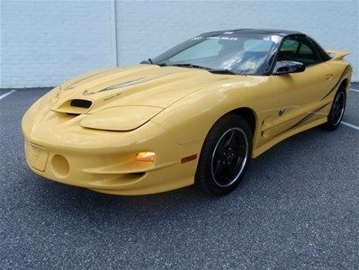2002 5.7l 6spd 232 miles 1 owner collector yellow/black