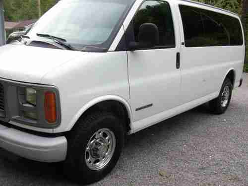 2001 GMC Savana 2500 Cargo or Passenger Van 3-Door 5.7L, image 2
