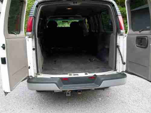 2001 GMC Savana 2500 Cargo or Passenger Van 3-Door 5.7L, image 4