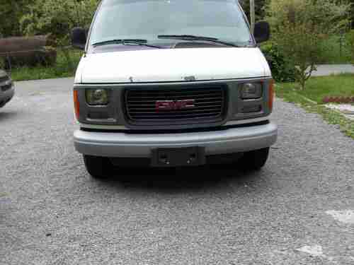 2001 GMC Savana 2500 Cargo or Passenger Van 3-Door 5.7L, image 6
