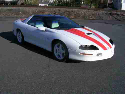 1997 Chevrolet Camaro Z28 SS 30th Anniversary Edition Coupe 2-Door 5.7L, image 2