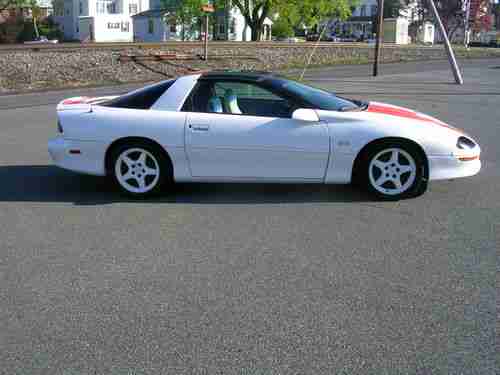 1997 Chevrolet Camaro Z28 SS 30th Anniversary Edition Coupe 2-Door 5.7L, image 3