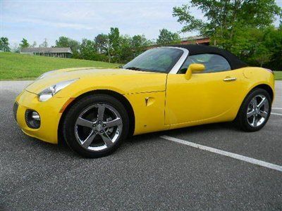 2008 pontiac solstice gxp convertible.**2,100 miles!!!**..once in a blue moon...