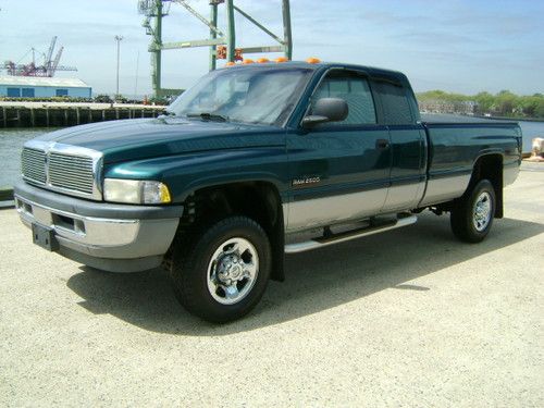 1999 dodge ram 2500 base 8 foot bed rebuilt trans 5.9l diesel turbo cummins!!