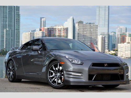 2012 nissan gt-r premium automatic 2-door coupe