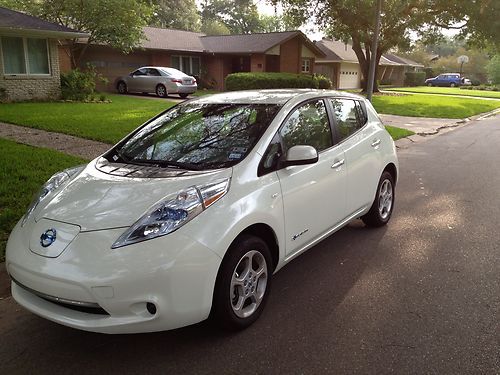 2011 nissan leaf sv hatchback 4-door -- el