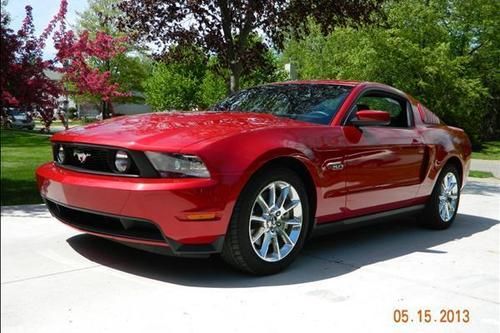 11 stang premium sports car  v-8 auto 11k miles