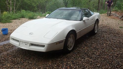 1988 chevrolet corvette 35th anniversary edition hatchback 2-door 5.7l