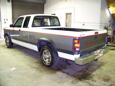 No reserve...very low miles...cold a/c...no rust