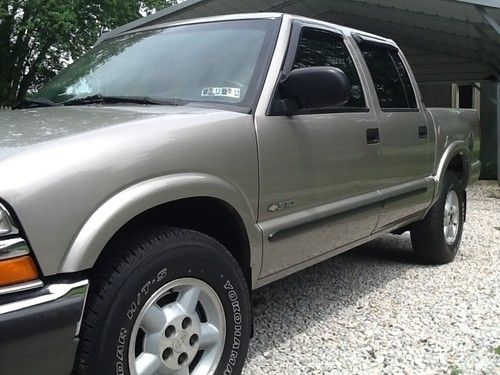 2002 chervolet s10 crew cab 4x4 only 79 k miles no reserve
