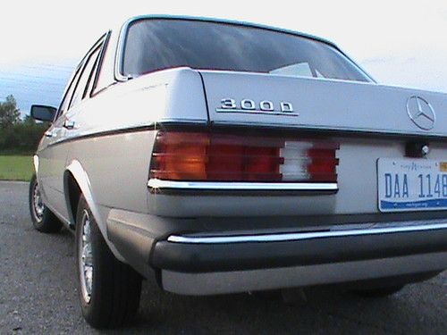 MERCEDES BENZ W123 Turbo Diesel 300D all original just serviced NON SMOKER, image 2