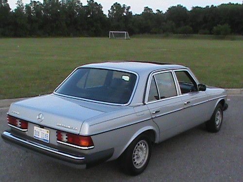 MERCEDES BENZ W123 Turbo Diesel 300D all original just serviced NON SMOKER, image 8