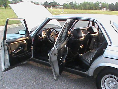 MERCEDES BENZ W123 Turbo Diesel 300D all original just serviced NON SMOKER, image 9