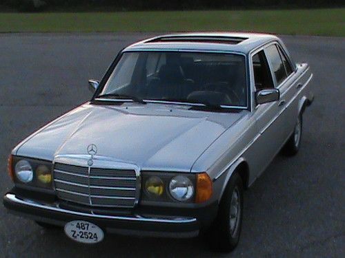 MERCEDES BENZ W123 Turbo Diesel 300D all original just serviced NON SMOKER, image 14