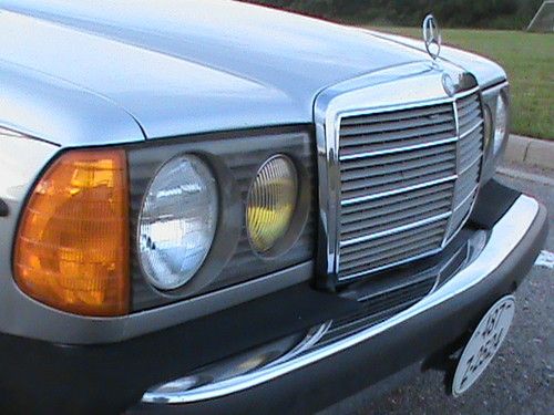 MERCEDES BENZ W123 Turbo Diesel 300D all original just serviced NON SMOKER, image 15