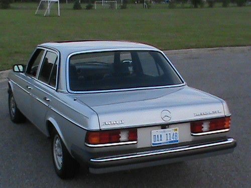 MERCEDES BENZ W123 Turbo Diesel 300D all original just serviced NON SMOKER, image 16