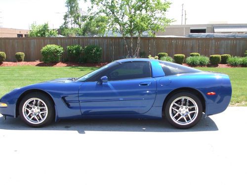 2002 chevrolet corvette base hatchback 2-door 5.7l