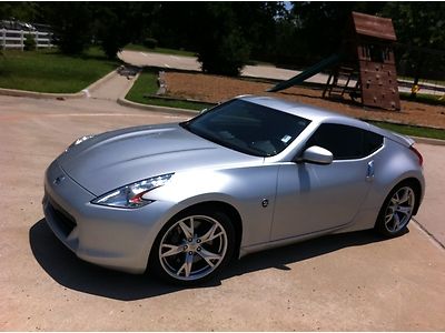 Sport package with forged wheels, big brakes and 6 speed! no reserve!!!