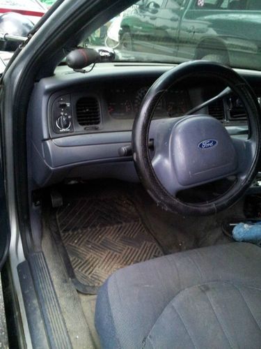 2001 Ford Crown Victoria Police Interceptor with Spotlight, image 6