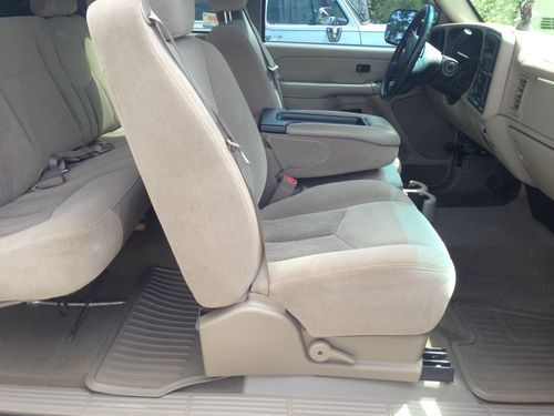 2003 Chevy Silverado 2500 Extended cab With 10,000 original miles, image 7