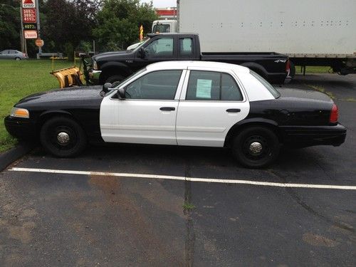 2010 ford crown victoria police interceptor sedan 4-door 4.6l