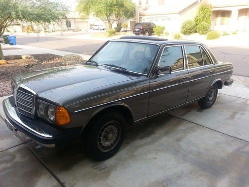 1983 mercedes-benz 300d base sedan 4-door 3.0l